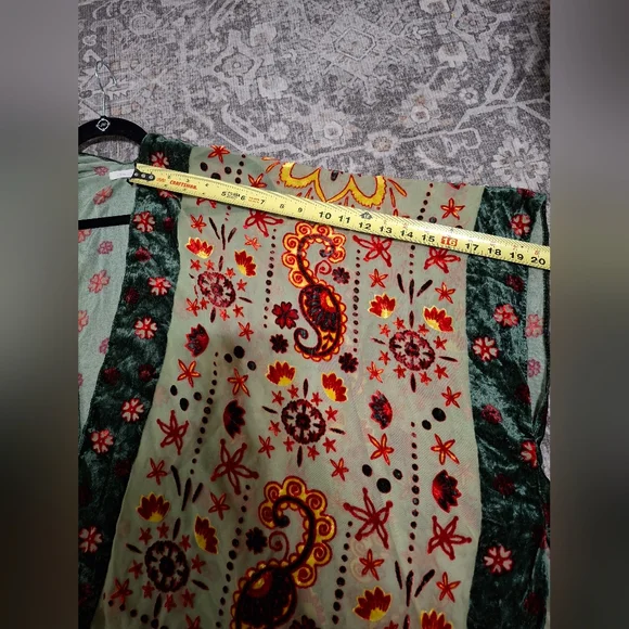 Stunning emerald floral burnout Rayon velvet kimono overlay - Picture 8 of 9
